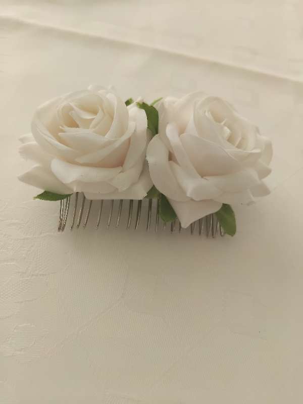 Kambur. Hvítar rósir