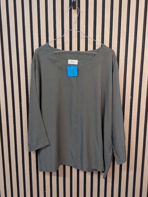 Mosagræn skyrtubolur