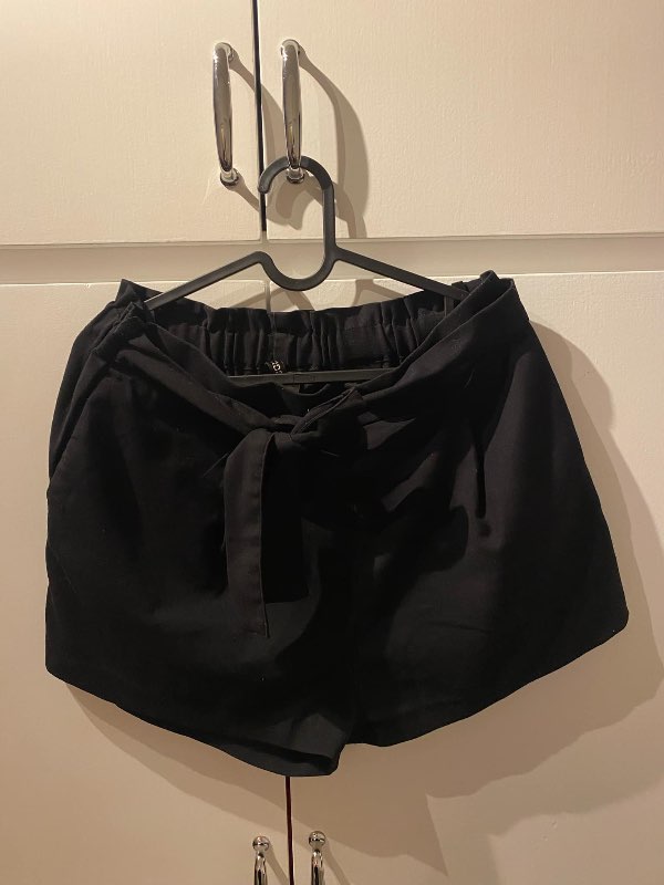 H&M stuttbuxur