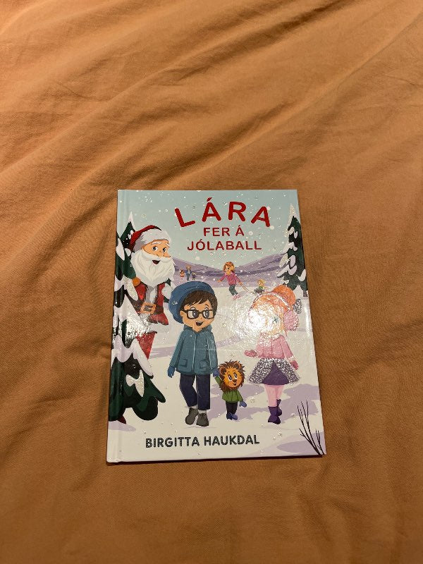Lára fer á jólaball