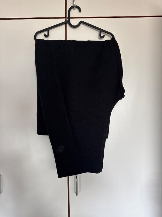 woman’s high waisted pants