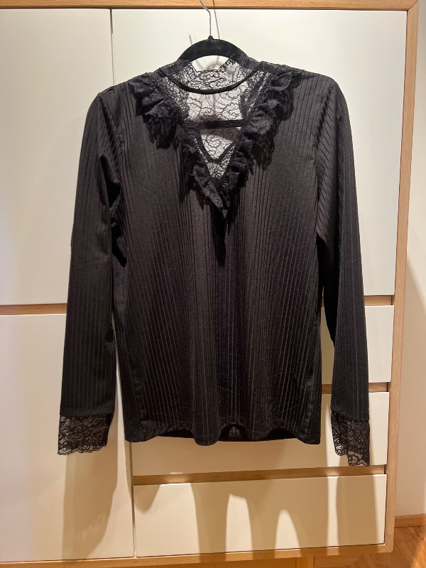 Blússa svört v halsmál