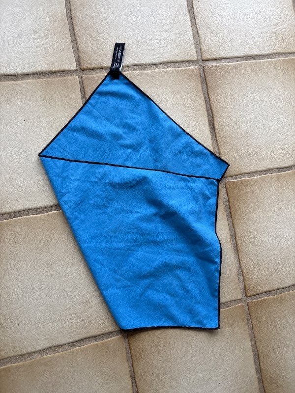 Blátt lítið icewear handklæði