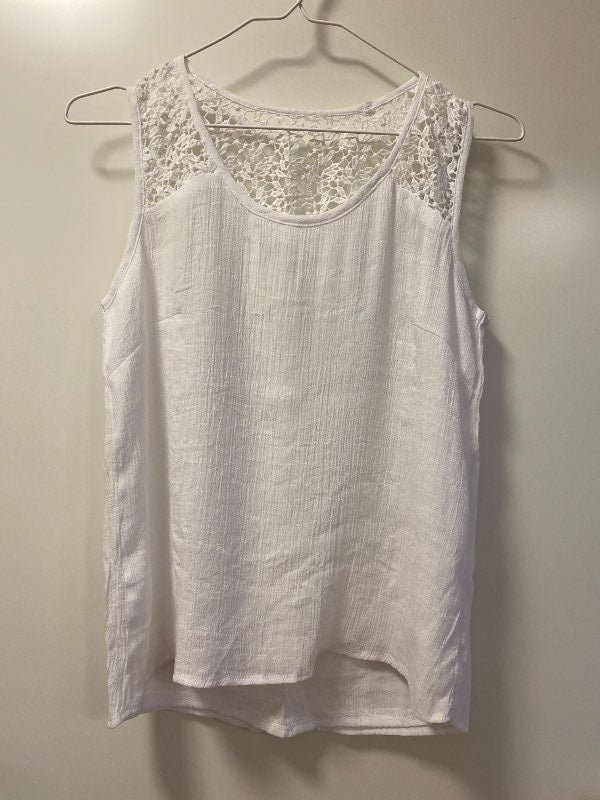 Hvítur blúndu toppur