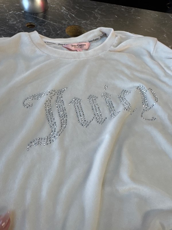 Juicy Couture peysa hvít