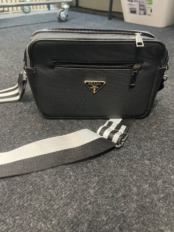 Prada taska svört