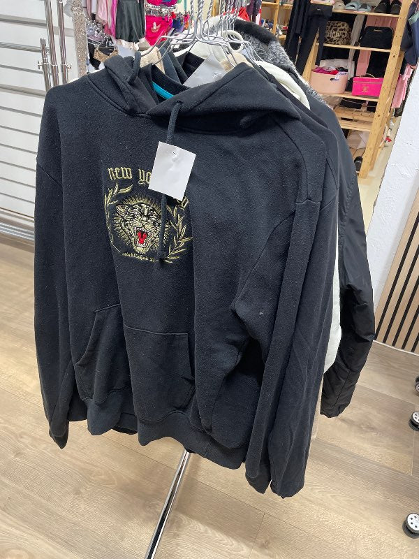 Svört hettupeysa