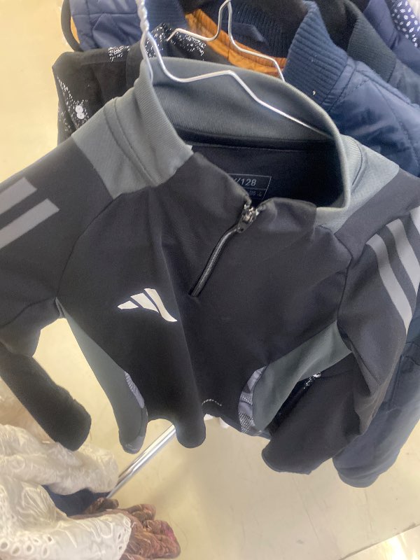 Adidas fòtbolltapeysa
