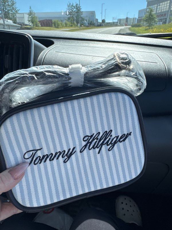Tommy Hilfiger taska blá