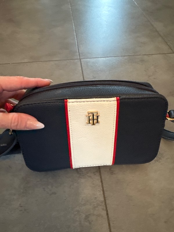 Tommy Hilfiger taska blá