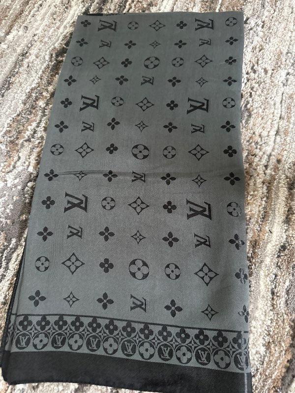 LV scarf grey