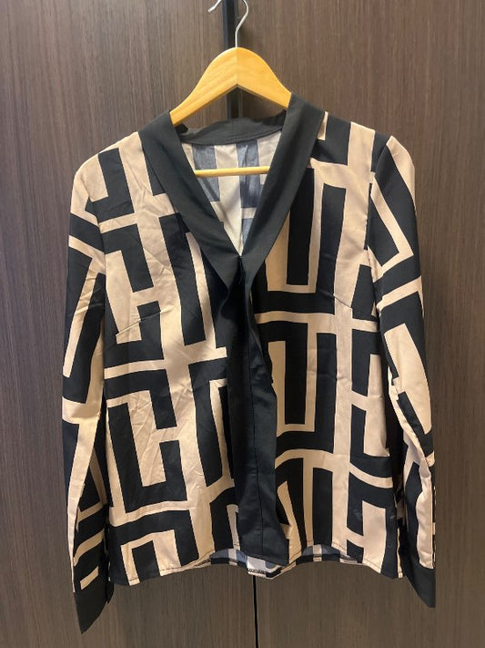 Svört og brún skyrta