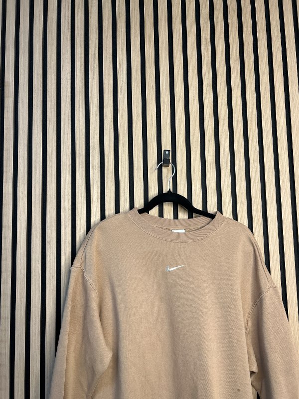 Ljós Nike peysa