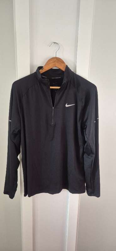 Nike peysa ný