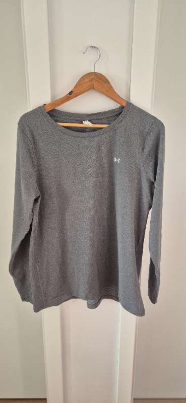 Under Armour peysa