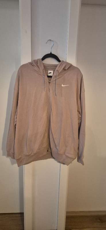Nike peysa