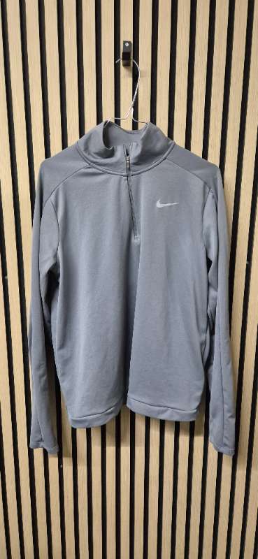 Nike peysa grá