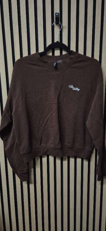 Brún crewneck peysa