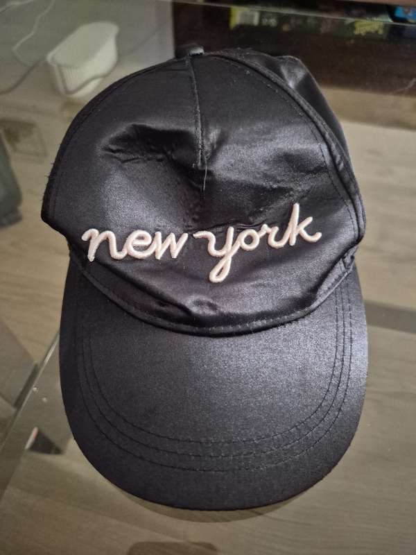 NY derhúfa