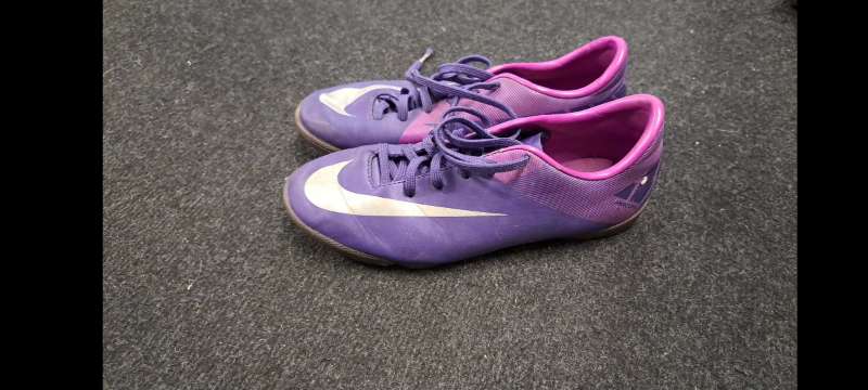 Strigaskór NIKE  fjólubláir