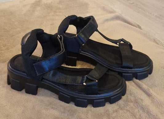 Sandalar