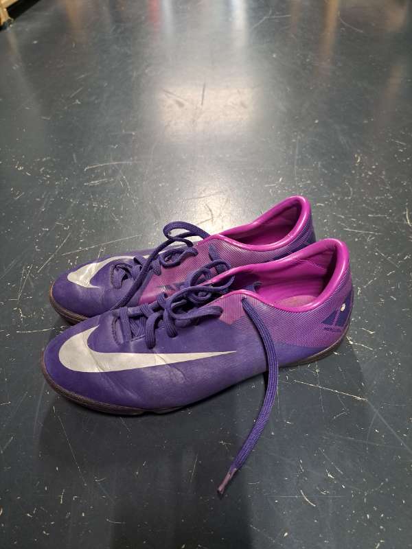 Strigaskór NIKE  fjólubláir