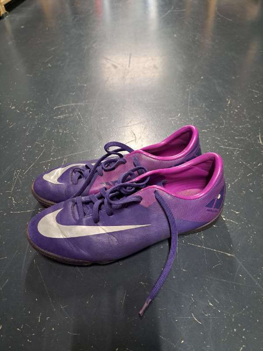 Strigaskór NIKE  fjólubláir