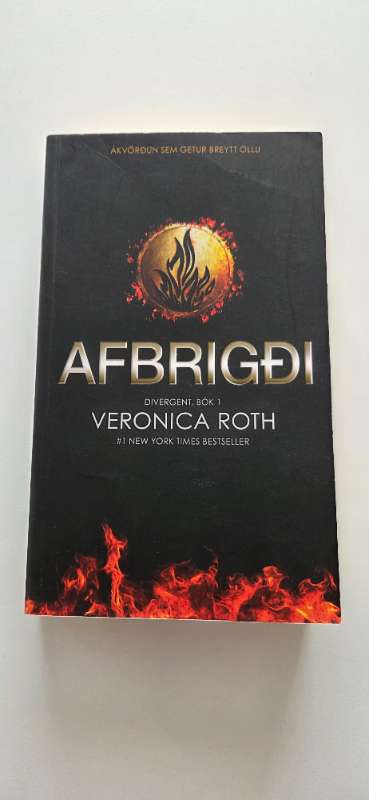 Bók Afbrigði (Divergent)