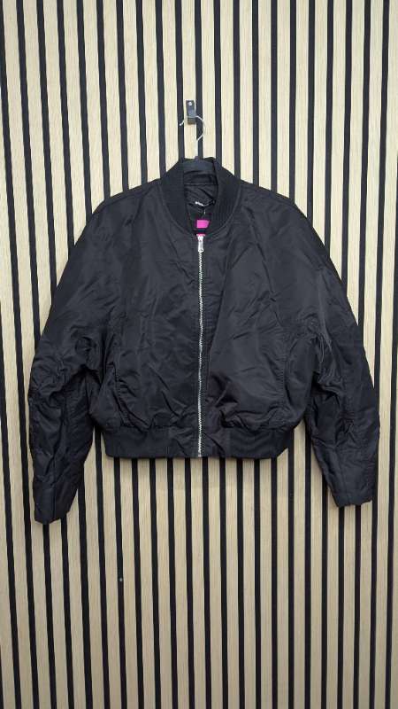 Gina tricot bomber svartur