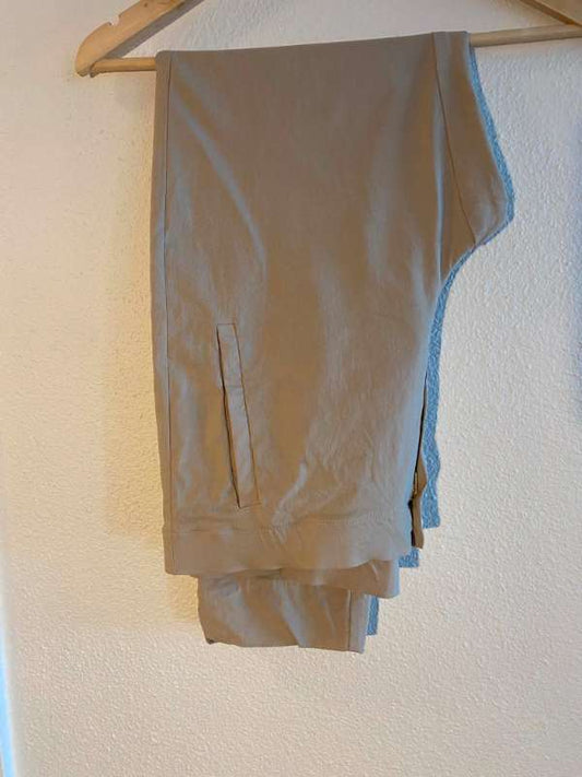 Drapplitaðar buxur með smá klauf
