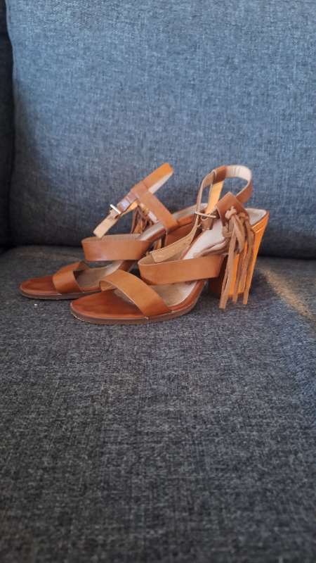 Brown High heels Tr