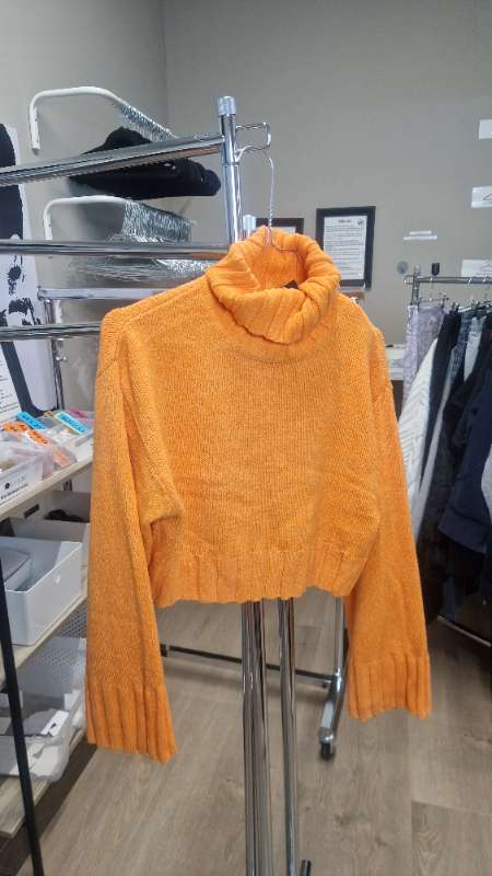 Orange short sweater H&M