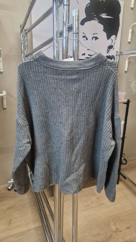 Grey sweater oversize