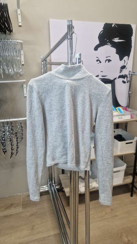 Grey short sweater H&M