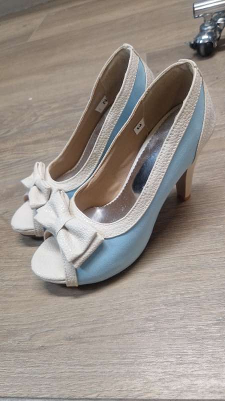 Beige/baby blue high heels