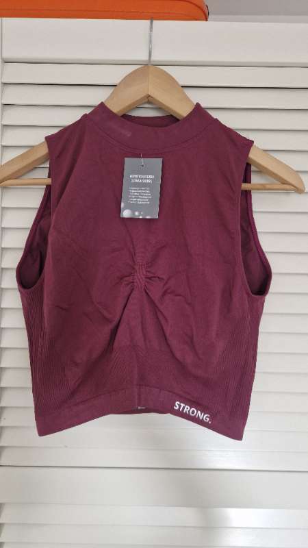 Wine red top, Strong Point