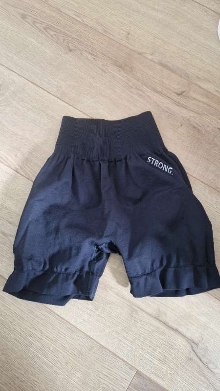 Short Strong Point Black