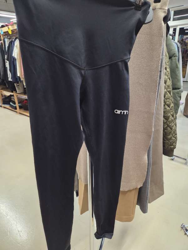 E óléttuleggings AIMN