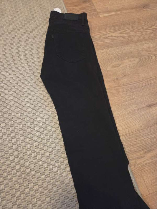 E levis gallabuxur