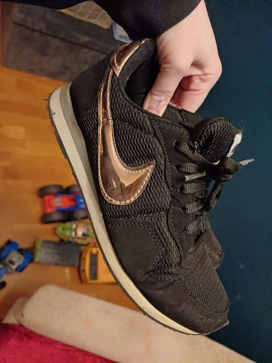 Nike gull rönd