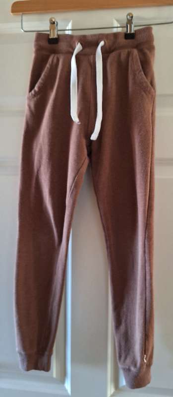 Minymo brúnar joggingbuxur