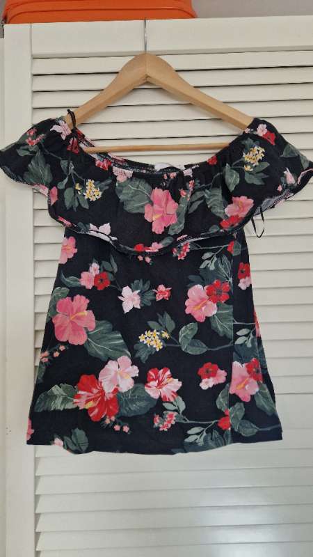 Black flower top, Terranova