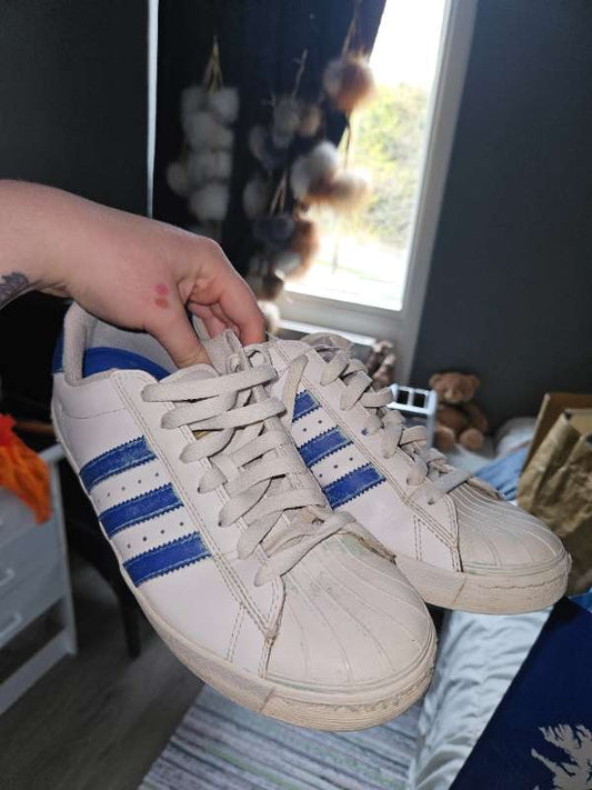 Adidas skór