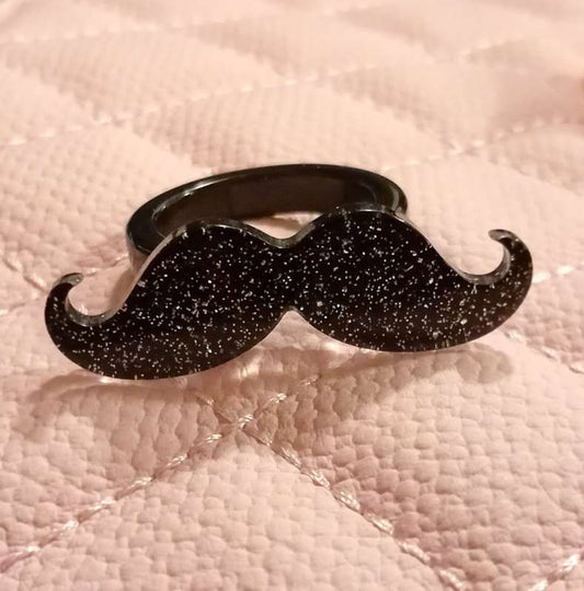 Hringur mustache