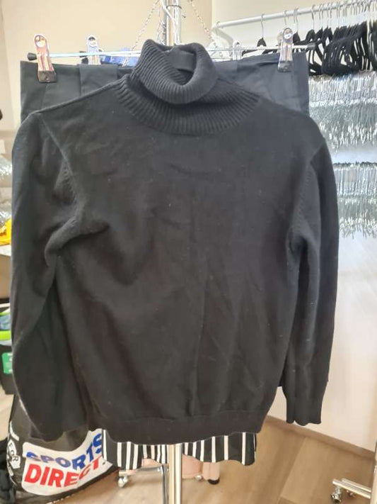 svartur hálsmáli