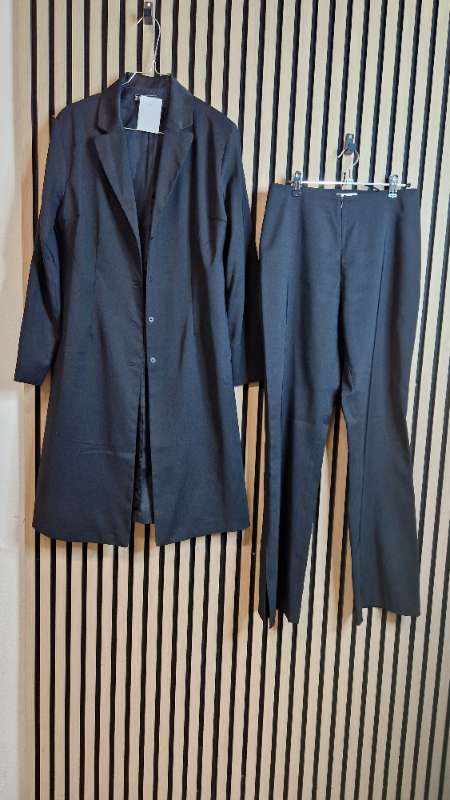 Dragt svört jakki/buxur 40