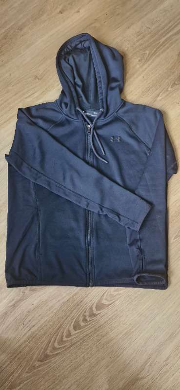 Hettupeysa, Under Armour