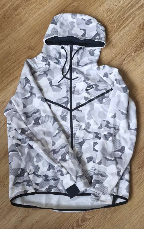 Hettupeysa, Nike