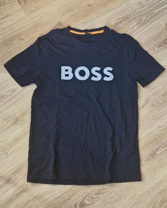 Stuttermabolur, BOSS