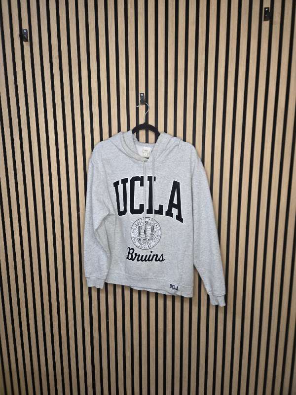 UCLA hettupeysa
